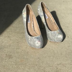 Steve Madden Dejavu Desire Pump size 10
